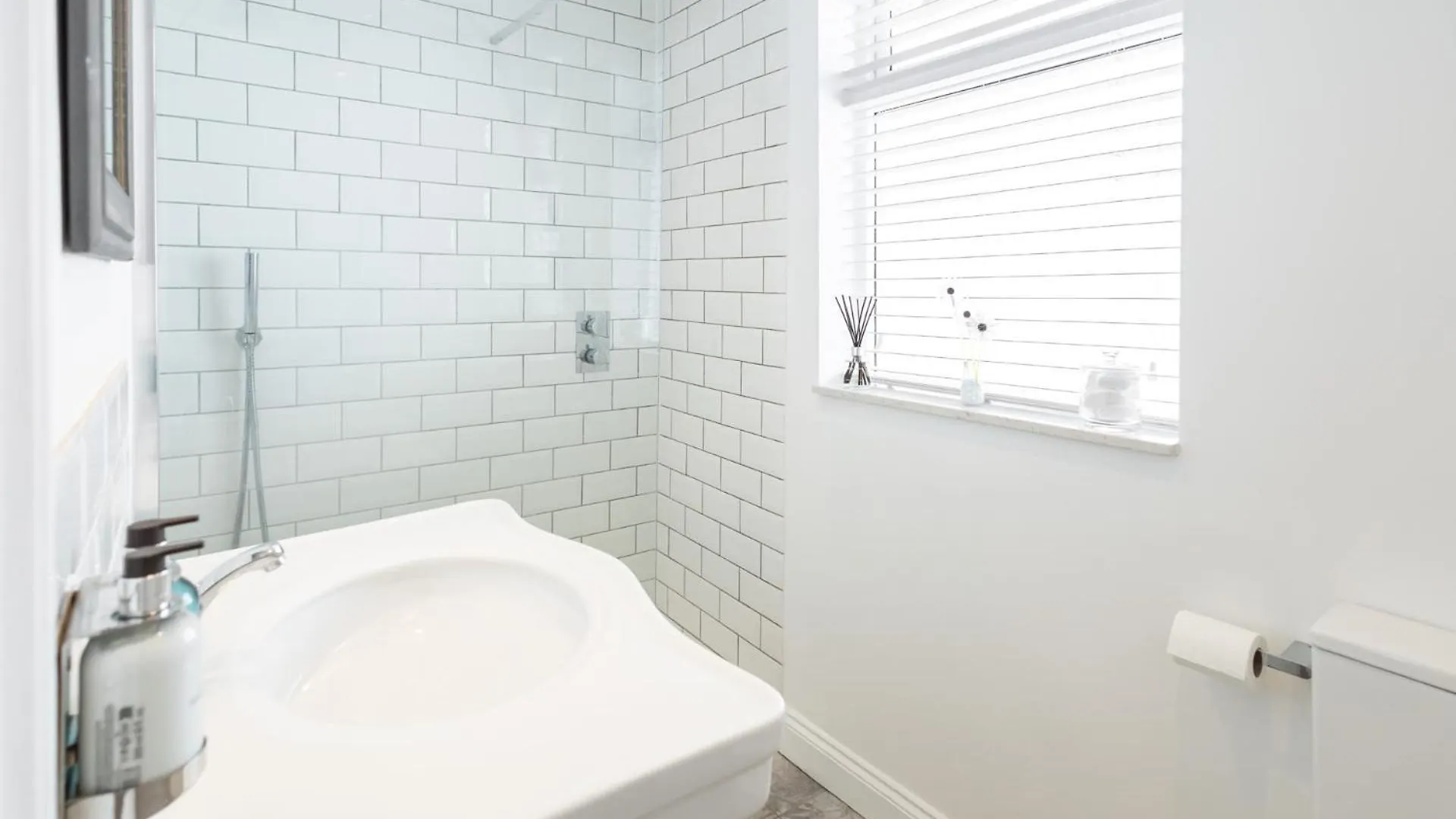 Host & Stay - Voyagers' View Whitby Holiday home